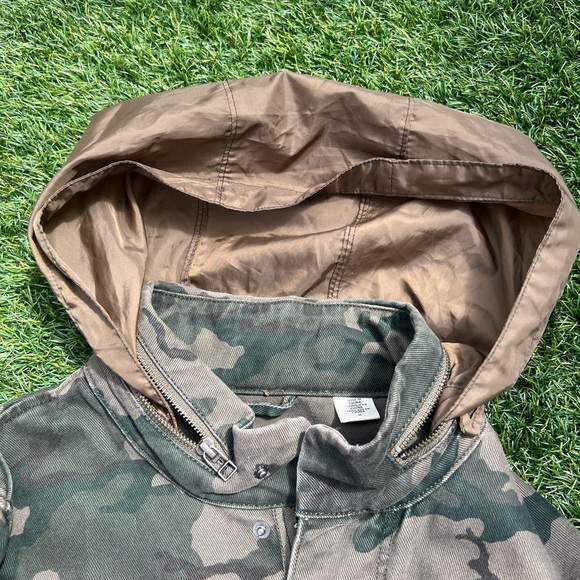 Levi’s Camo Jacket with hoodie - Picture 12 of 12